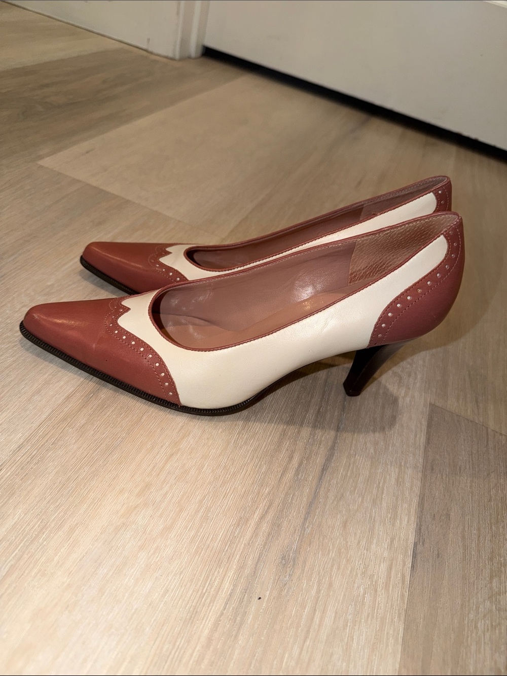 Vintage Franco Sarto Two Tone Leather Pumps Size 8.5 wingtip classy preppy